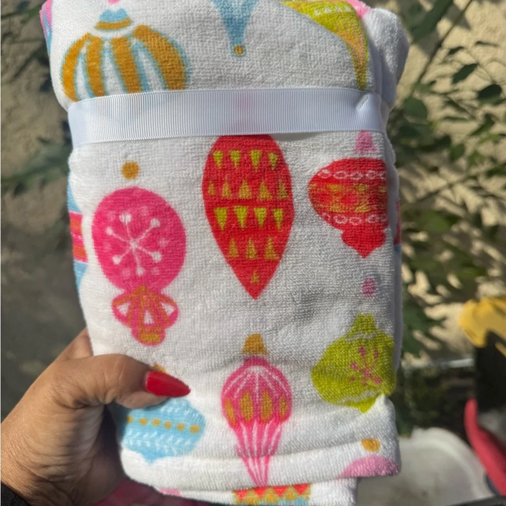 Scout White Towel Set with Ornament Vibrant Patterns